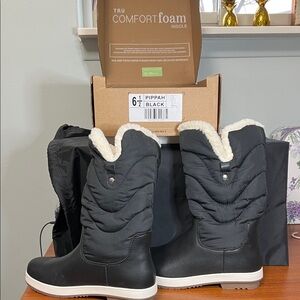 Journee Collection Black Winter Boots with Cream Lining